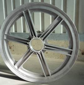 Antriebsrad mit Seilfutter gewuchtet / Drive pulley balanced with linings - Bild vergr��ern 